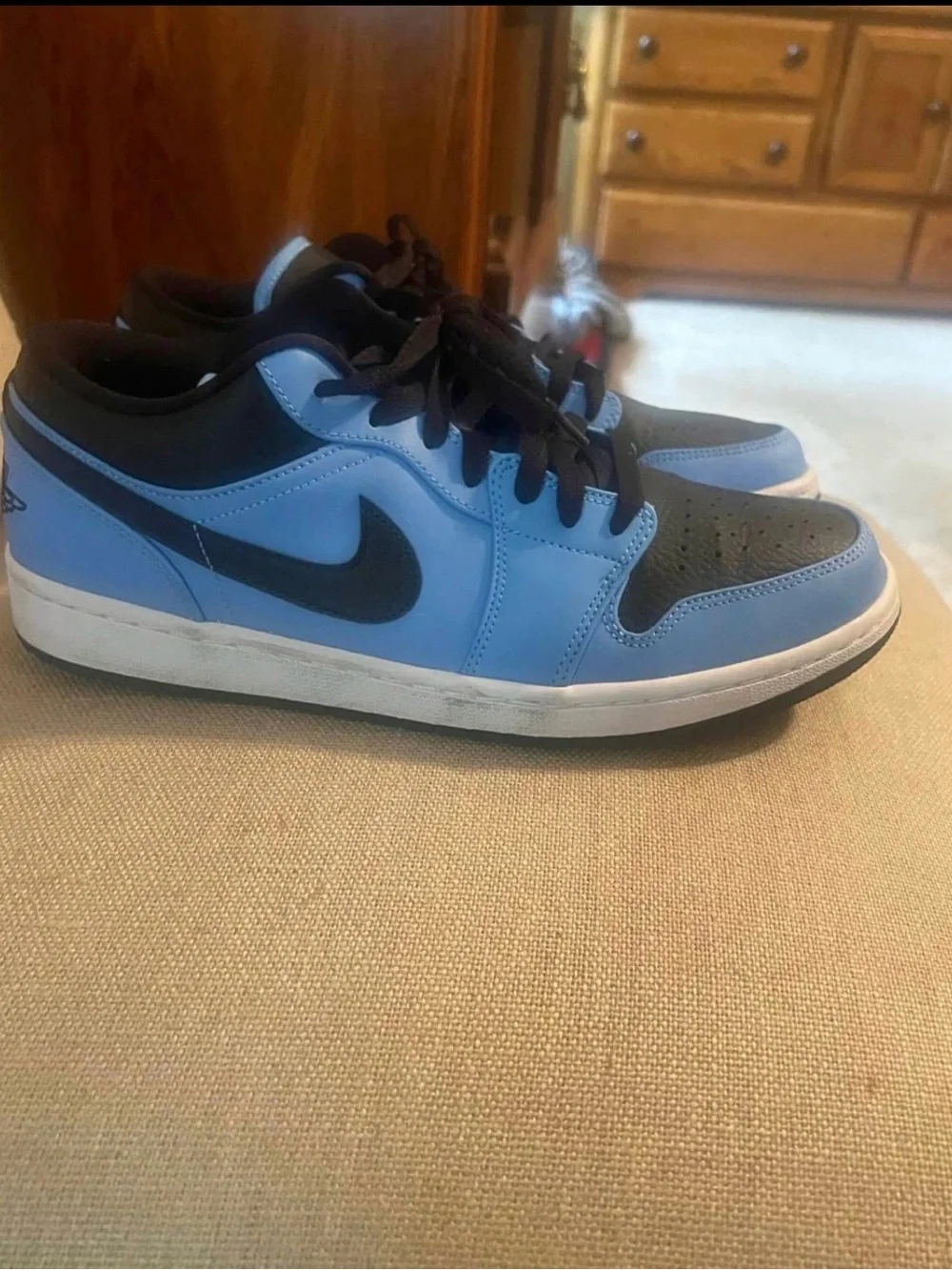 Men's Light Blue and Black Low-Top Sneakers